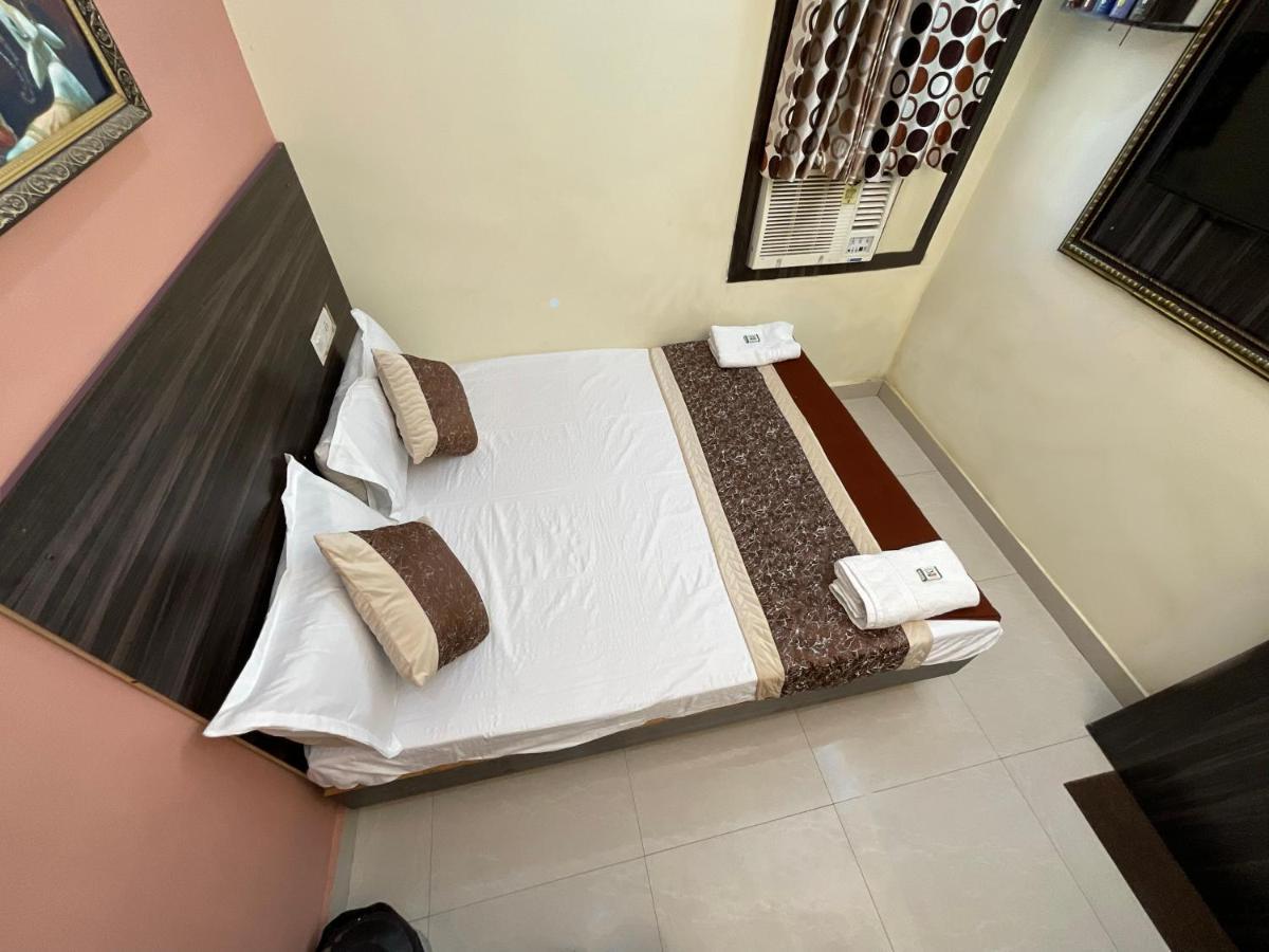 Vrindavan Comfort Inn Hyderabad Bagian luar foto