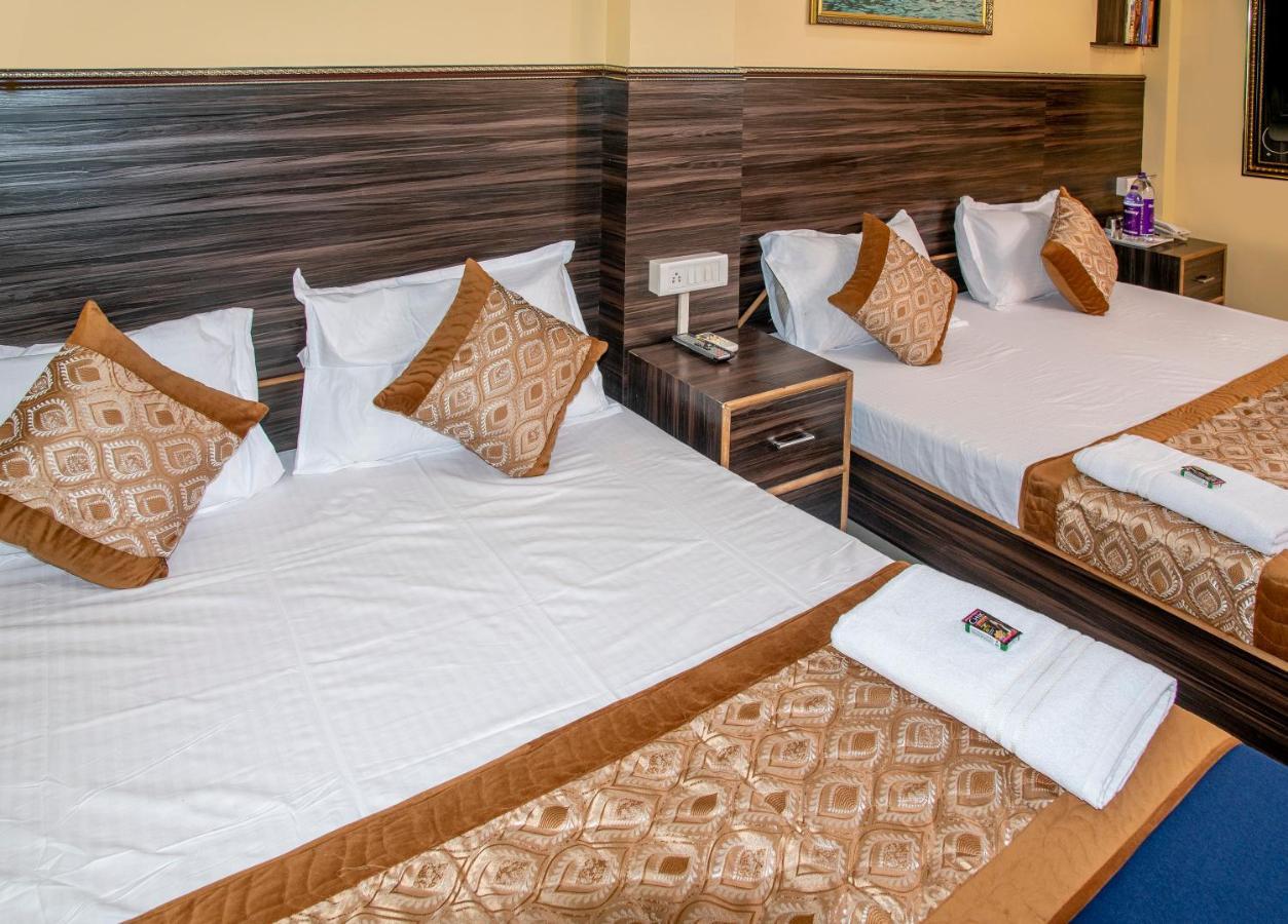Vrindavan Comfort Inn Hyderabad Bagian luar foto