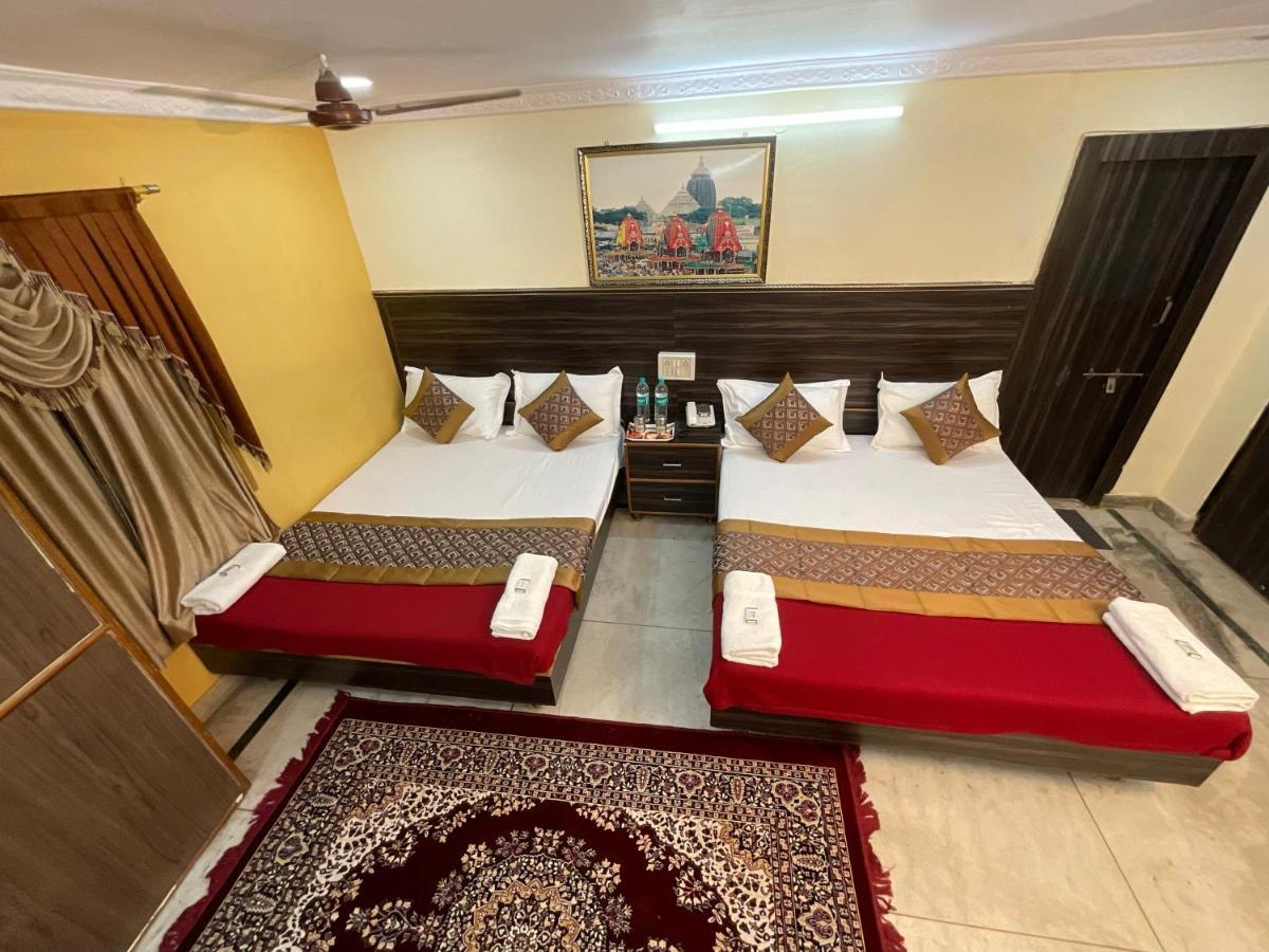 Vrindavan Comfort Inn Hyderabad Bagian luar foto